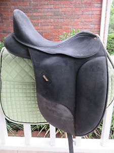Wintec Isabell Dressage saddle 17" adjustable easy change gullet system