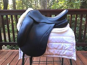18" DK FREEDOM Dressage saddle -Lovely condition. EXCELLENT PRICE!