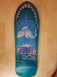 VINTAGE SHUT SHARK SKATEBOARD