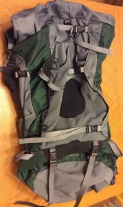 OSPREY AETHER 70 BACKPACK, MEDIUM GREY / GREEN USED EXCELLENT CONDITION