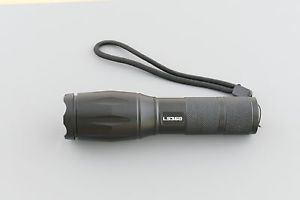 LightStrike360 Lightstrike LS360 taktische Taschenlampe NEU 700Lumen