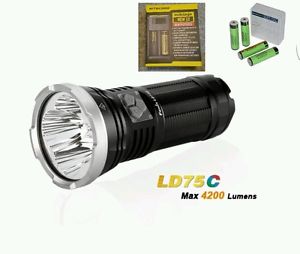 Fenix LD75C  LED Taschenlampe 4200 lumen + 4 geschützte Akkus und ein Ladegerät