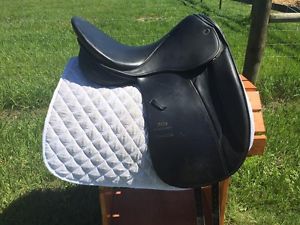 Stubben Maestoso  Dressage Saddle Size 17"-17.5" Black