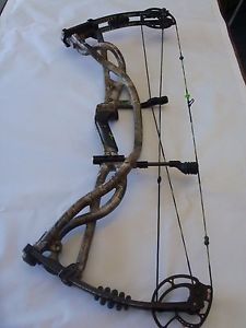 Hoyt Carbon Element Bone Collector RH 70lb.