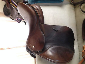 Schleese Pouvoir 17" Jumping Saddle with FLAIR panels
