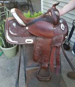 EUC Circle Y show saddle 15 inch seat