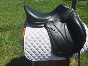 Voltaire Dressage Saddle 18"