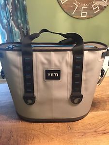 Yeti Hopper 30 NWT Authentic Fog Gray / Tahoe Blue  (MSRP $349.99)
