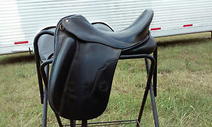 Hennig Sofa  Dressage Saddle 17.5" seat