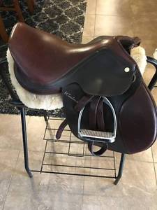 16.5 inch Marcel Toulouse English Saddle.