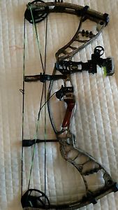 Hoyt Nitrum 30 Thirty Compound Bow RH   Camo 60 lb. Including rest and sight