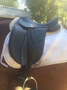 17.5" Kent & Masters High Wither dressage saddle