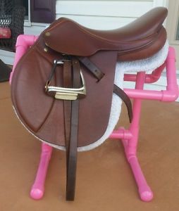 16.5  Chateau De Chambord Close contact Saddle *Includes Leathers & Irons*