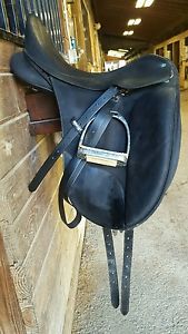 Wintec Isabell Dressage saddle 17.5" with extras and adjustable change gullets