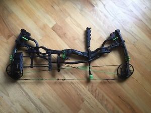 Hoyt Carbon Spyder Michael Waddell's bone collectors black out compound bow 2014