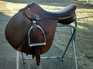 17.5" Custom Saddlery Advantage jump saddle - county