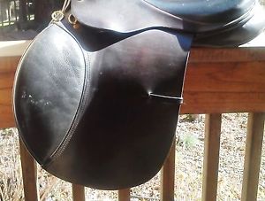 Custom made jump saddle, 17.5 seat, MW tree, havana leather/calfskin knee rolls