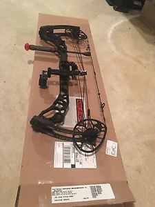 Mathews Halon 6 Compound Bow Black Right Hand 28/70