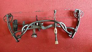 Hoyt  Black Carbon Element 29" 50-60# Right Hand Ready to Hunt