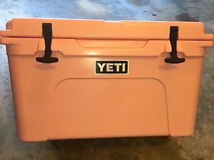 Yeti Tundra 45 Pink Limited Edition
