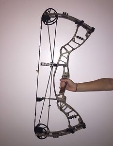 Hoyt Nitrum 30 Right Handed Compound Bow 70# 26"-28" + Spot Hogg Sight