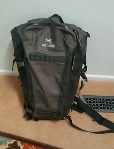 Arcteryx arrakis  40 roll top waterproof backpack blackbird