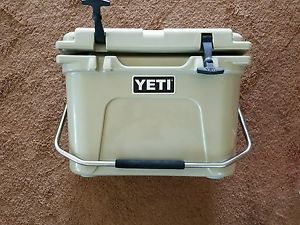 YETI Roadie 20 Cooler Tan