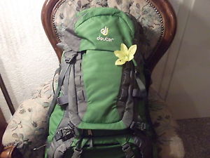 Deuter Damentreckingrucksack 50+10 SL aircontact grün