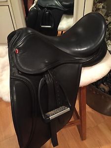 Jeffries Elite Mk2 Dressage saddle 17" wide Fittings Included Excellent Cond.