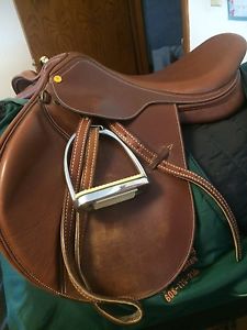 BT Crump 17" wide Hunt Saddle NO RESERVE