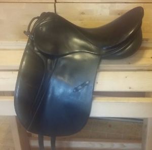 17.5" MW Stubben Tristan Dressage saddle, black