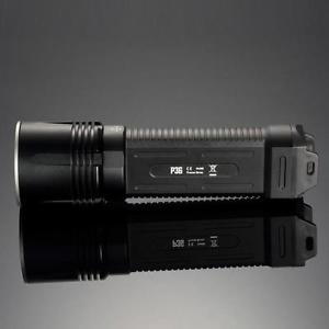 Nitecore LED P36 + Ladegerät und 2 Akkus 2600mAh