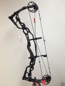 NEW! Hoyt Carbon Spyder ZT 34 (Blackout) RH #70 30"