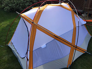 Mountain Hardwear Trango 4.1 includes footprint