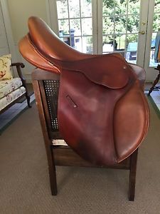 Bates Caprilli Close Contact Saddle 17.5, medium tree