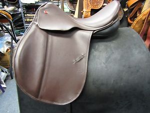 Courbette Magic All purpose Saddle 17" medium flex tree