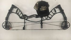 HOYT NITRUM 30 XTS Z5 BLACKOUT COMPOUND BOW