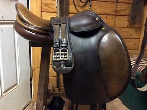 unique Lauriche All Purpose Dressage VSD AP 18 medium tree wide seat