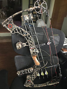 Mathews Z7 Extreme compound bow and accessories