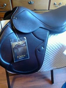 M Toulouse Premia with genisis close contact saddle 18"