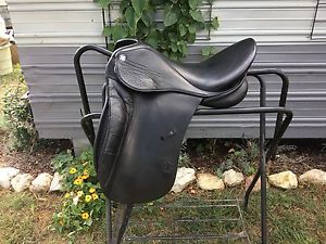 Hennig 18" Black Dressage Saddle
