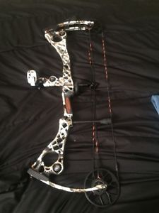 2015 Mathews HTR NO CAM COMPOUND BOW WITH GO PRO HERO 4 Session + More