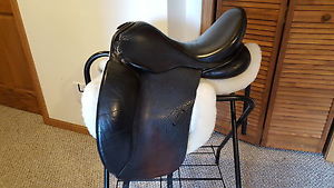 17"-17-1/2" M. Toulouse Platinum Genesis (adjustable)- Buffalo dressage saddle