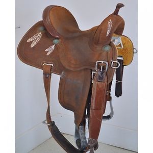 Used 13.5" Crown C Barrel Saddle by Martin Saddlery Code: U135CROWNCROFEAT
