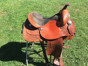 15 Inch Tex Tan Western Trail Saddle With Matching Breast Collar
