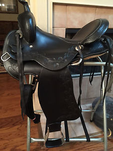 TN Saddlery 16" Gaited Western "Sharp tail" Saddle Black