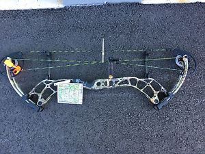 New 2016 Bear Archery Escape RH Bow Realtree Xtra Green Camo