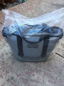 YETI HOPPER 30 GRAY BLUE BRAND NEW, NEVER USED