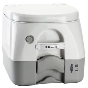 Dometic - Sealand 974Msd Toilettes Portable 2.6 Gallon - Gris W / Supports
