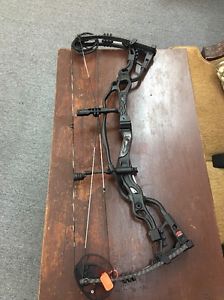 Brand New Hoyt Carbon Spyder ZT 34 BLK RH 55-65# 29-31"